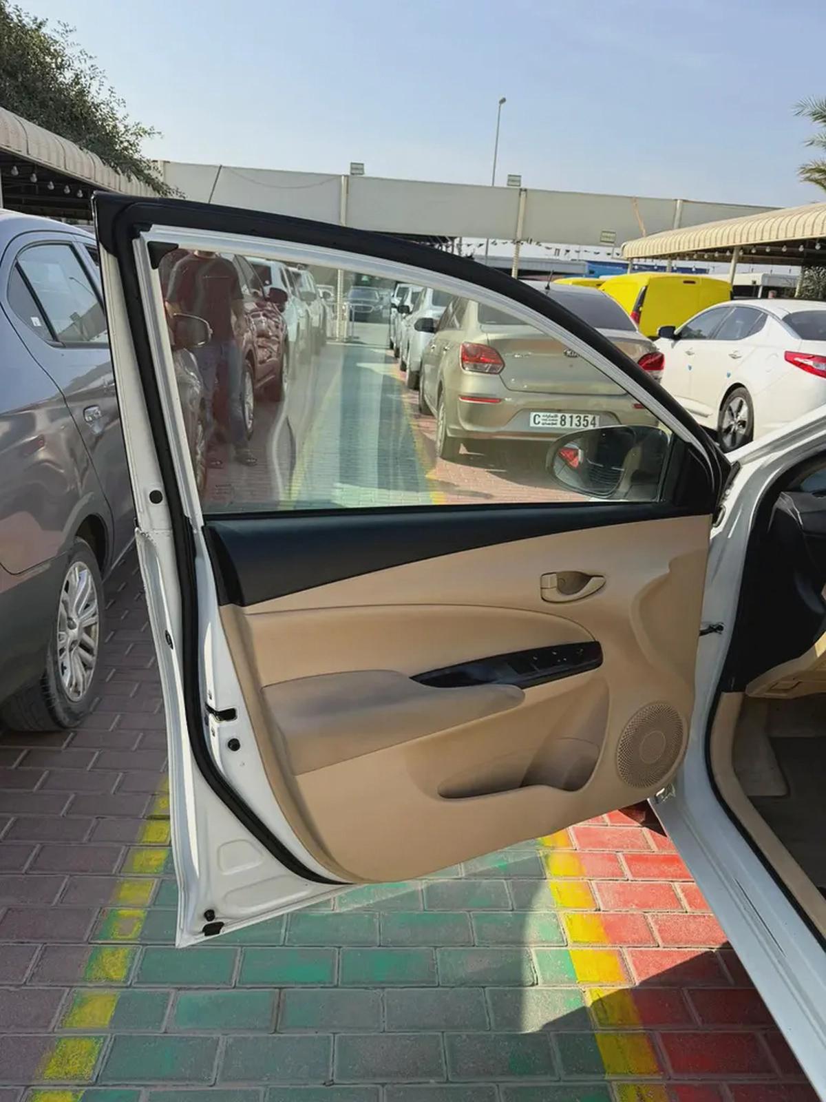 TOYOTA YARIS SEDAN KM IS NOT GENUINE-7-7