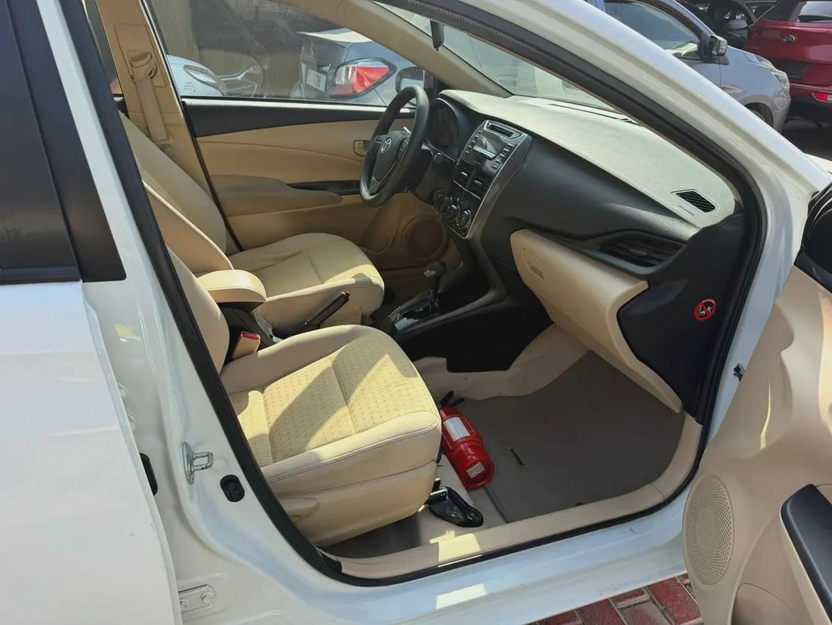 TOYOTA YARIS SEDAN KM IS NOT GENUINE-9-9