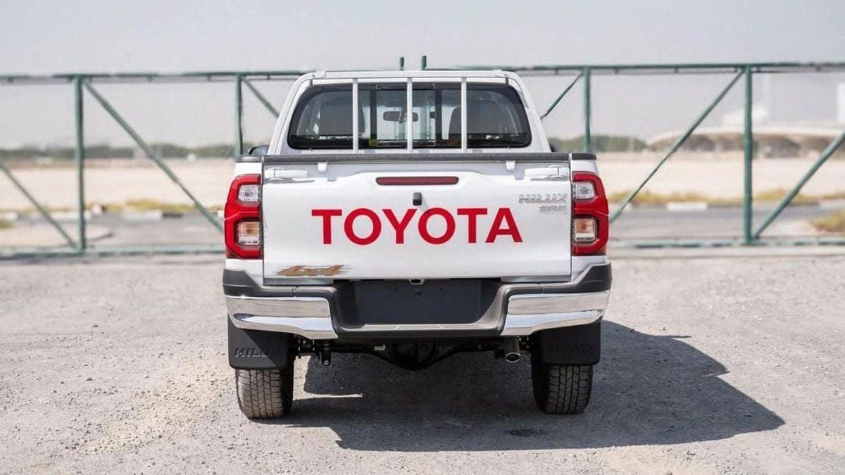 Toyota Hilux SR 2.7L-3-3