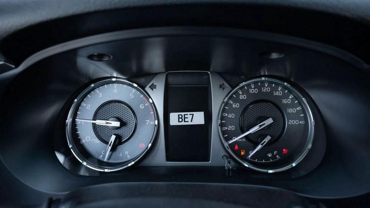 Toyota Hilux SR 2.7L-14-14