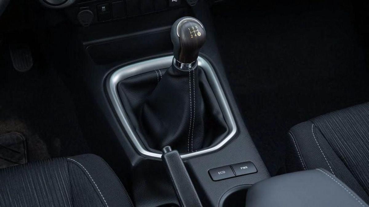 Toyota Hilux SR 2.7L-16-16