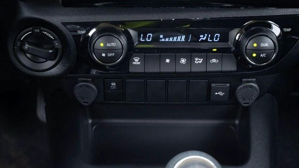 Toyota Hilux SR 2.7L-18-18