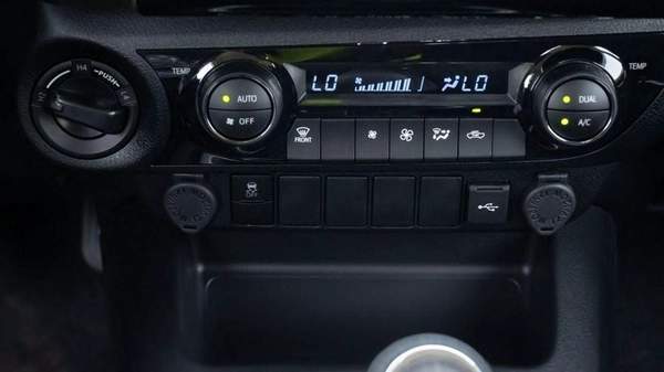 Toyota Hilux SR 2.7L