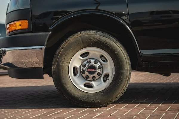 GMC Savana 3500 Cargo Extended Wheelbase 2023 GCC 6.6L V8 0Kms