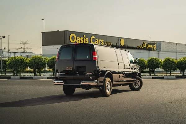 GMC Savana 3500 Cargo Extended Wheelbase 2023 GCC 6.6L V8 0Kms