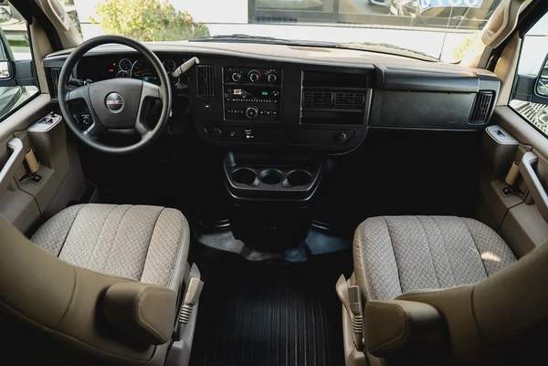 GMC Savana 3500 Cargo Extended Wheelbase 2023 GCC 6.6L V8 0Kms