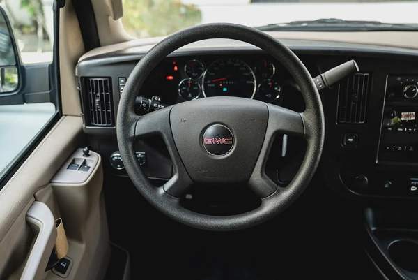 GMC Savana 3500 Cargo Extended Wheelbase 2023 GCC 6.6L V8 0Kms