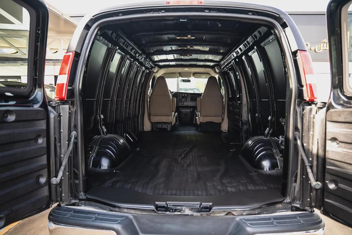 GMC Savana 3500 Cargo Extended Wheelbase 2023 GCC 6.6L V8 0Kms-19-19