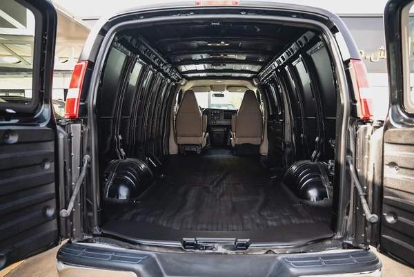 GMC Savana 3500 Cargo Extended Wheelbase 2023 GCC 6.6L V8 0Kms