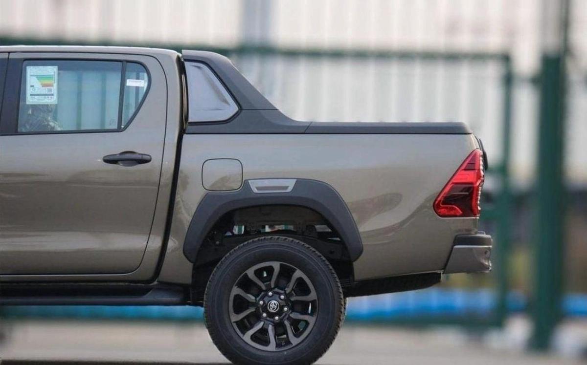Toyota Hilux TOYOTA HILUX ADVENTURE PETROL 4.0L-3-3