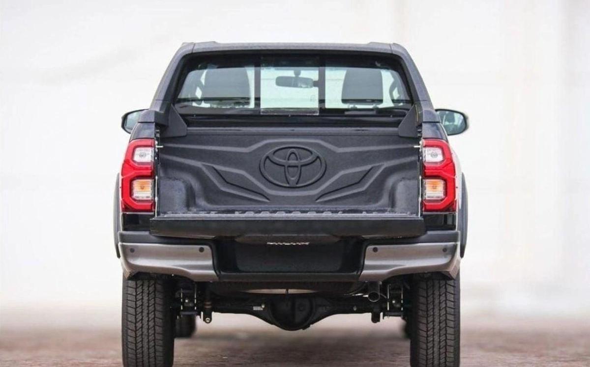 Toyota Hilux TOYOTA HILUX ADVENTURE PETROL 4.0L-5-5