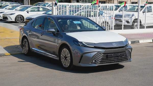 TOYOTA CAMRY LUMIER 2.5L HYBRID FULL OPTION MODEL 2025