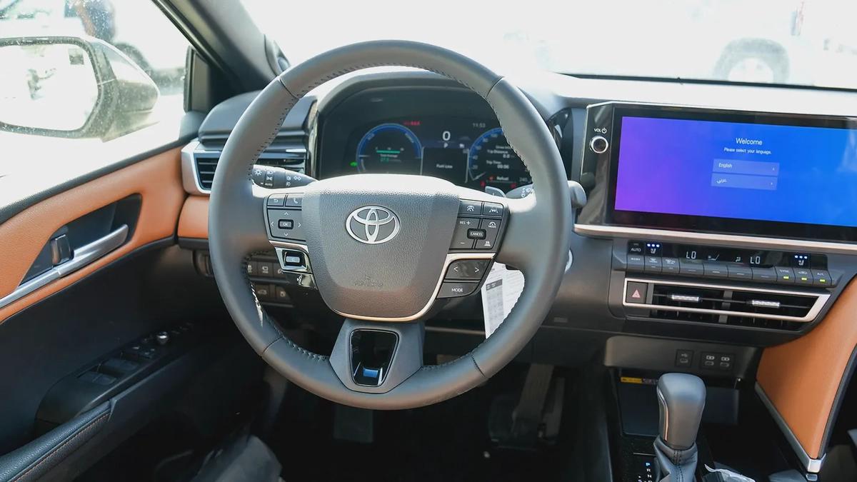 TOYOTA CAMRY LUMIER 2.5L HYBRID FULL OPTION MODEL 2025-4-4