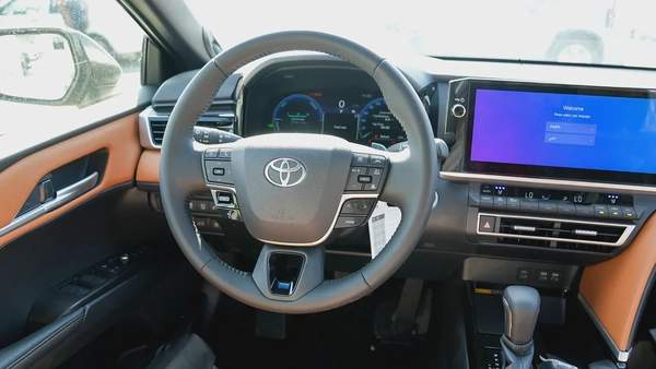 TOYOTA CAMRY LUMIER 2.5L HYBRID FULL OPTION MODEL 2025