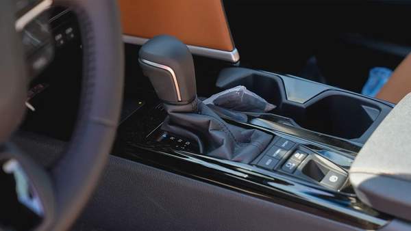 TOYOTA CAMRY LUMIER 2.5L HYBRID FULL OPTION MODEL 2025