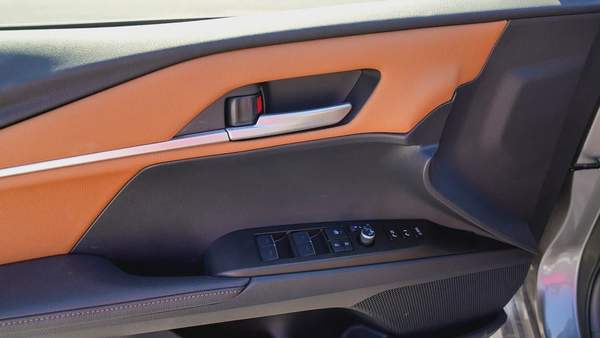 TOYOTA CAMRY LUMIER 2.5L HYBRID FULL OPTION MODEL 2025