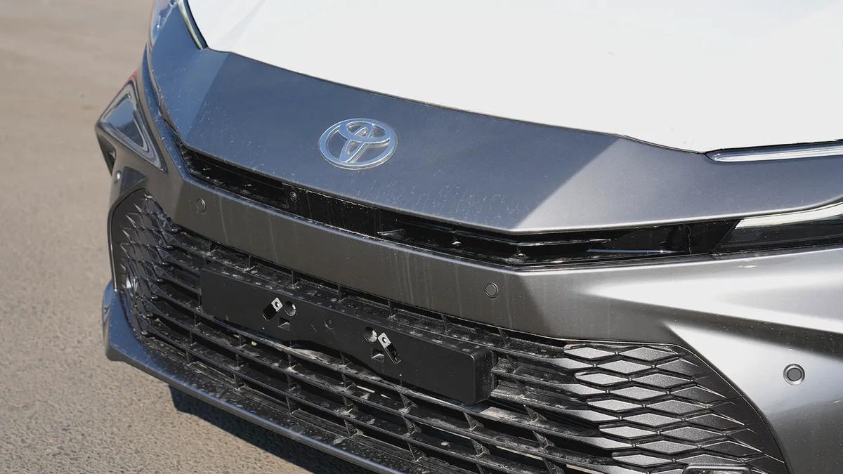 TOYOTA CAMRY LUMIER 2.5L HYBRID FULL OPTION MODEL 2025-12-12