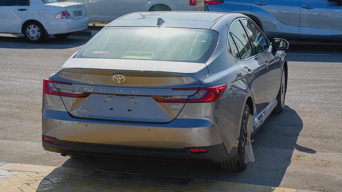 TOYOTA CAMRY LUMIER 2.5L HYBRID FULL OPTION MODEL 2025-16-16