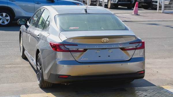 TOYOTA CAMRY LUMIER 2.5L HYBRID FULL OPTION MODEL 2025