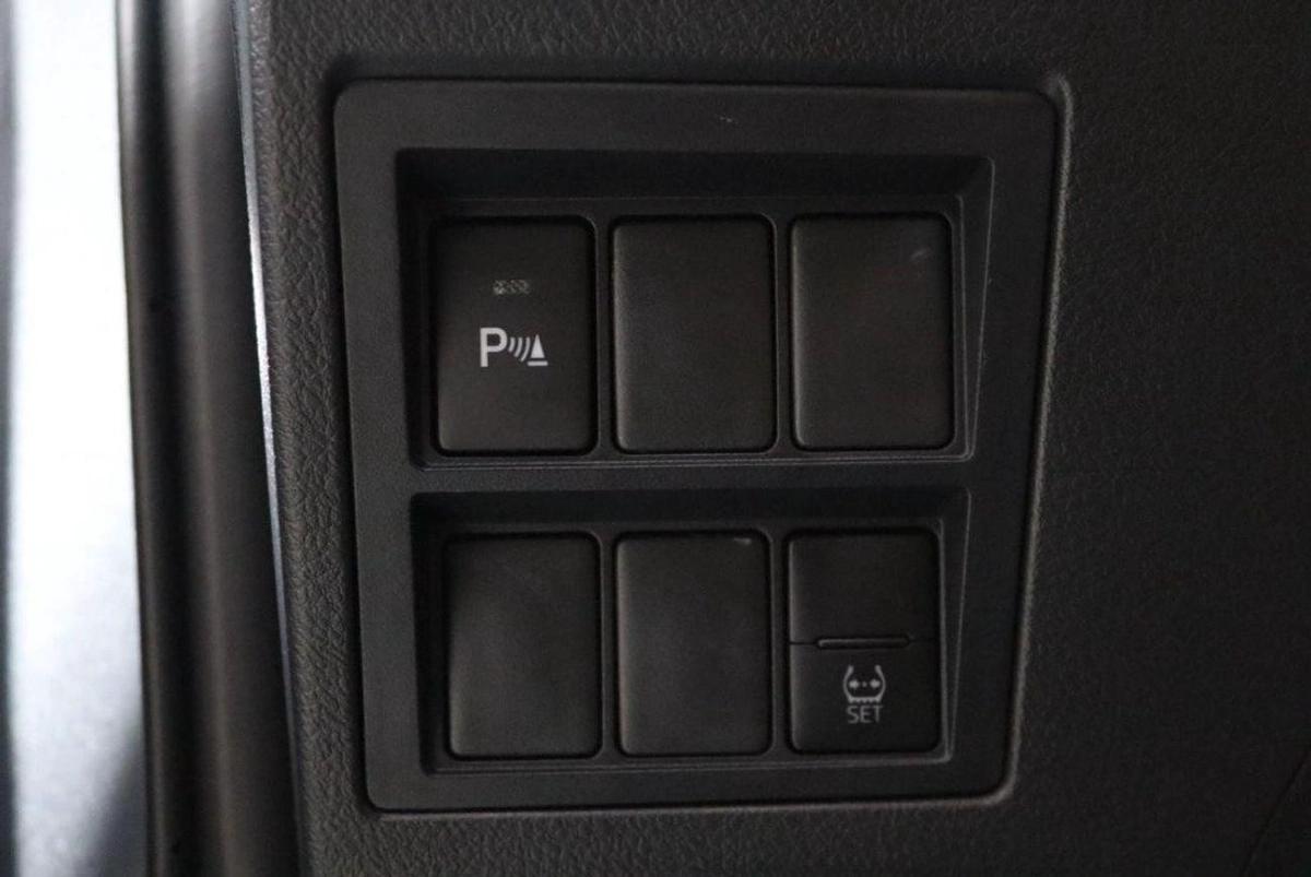 Toyota Fortuner FORTUNER 4.0L V6 PETROL-11-11