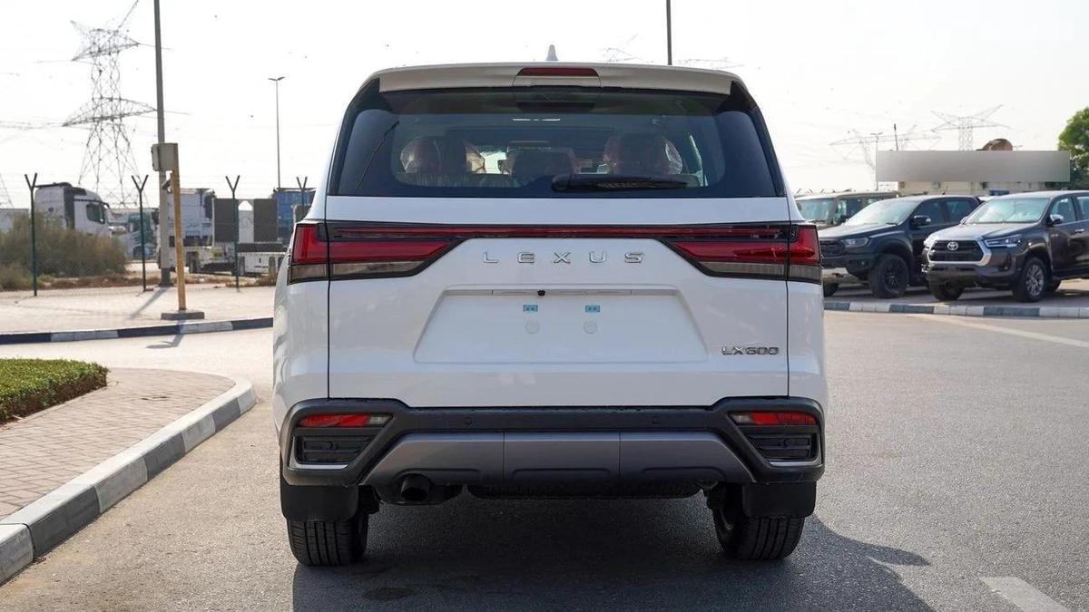 Lexus LX600 Signature 3.5L-8-8