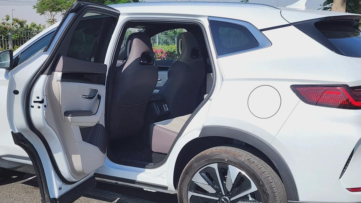 BYD Song Plus Champion (White Brown)-20-20