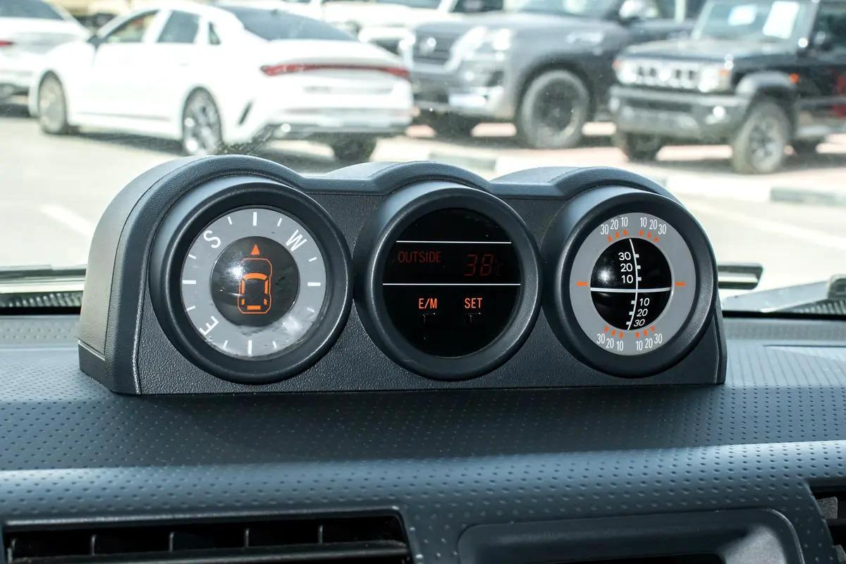 Toyota FJ Cruiser VXR 2021 - GCC Specs - Excellent Condition-2-2
