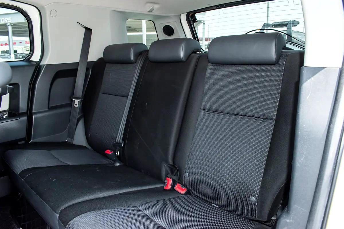 Toyota FJ Cruiser VXR 2021 - GCC Specs - Excellent Condition-5-5