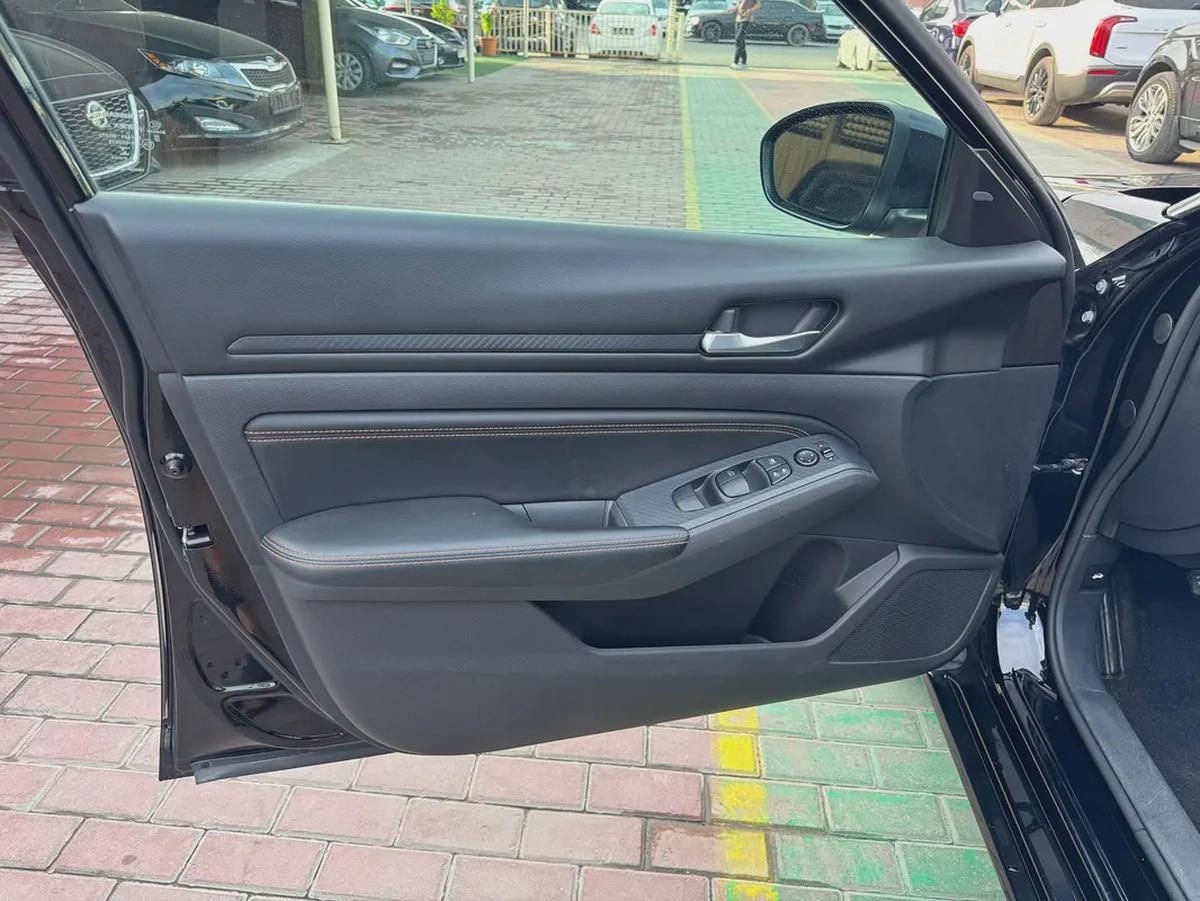 NISSAN ALTIMA SR-8-8