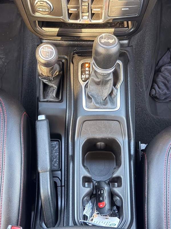 Jeep Wrangler Sport 3.6L A/T (5 Seater)