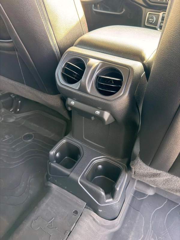 Jeep Wrangler Sport 3.6L A/T (5 Seater)