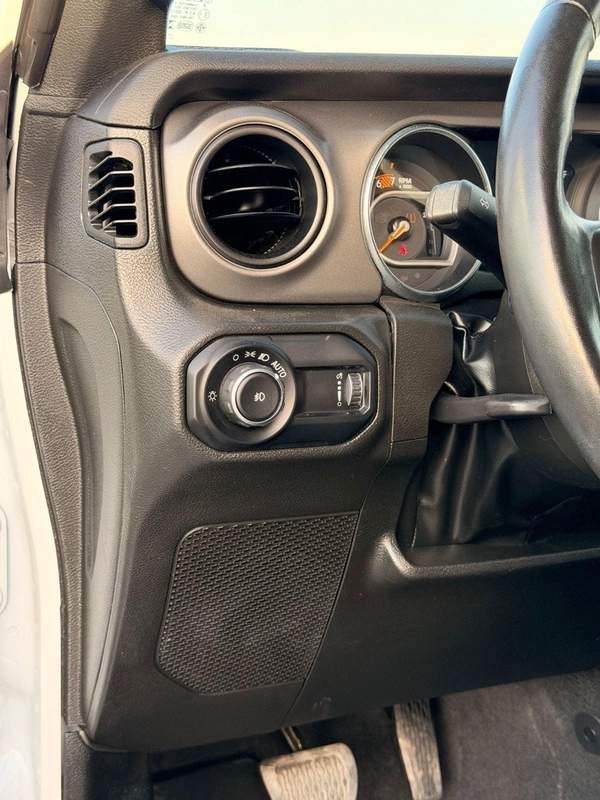 Jeep Wrangler Sport 3.6L A/T (5 Seater)