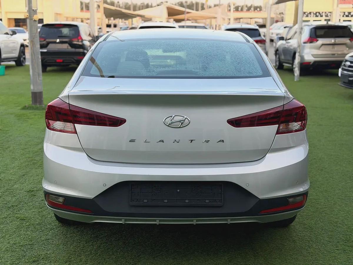 Hyundai Elantra GLS 2019 - GCC Specs - Excellent Condition-3-3