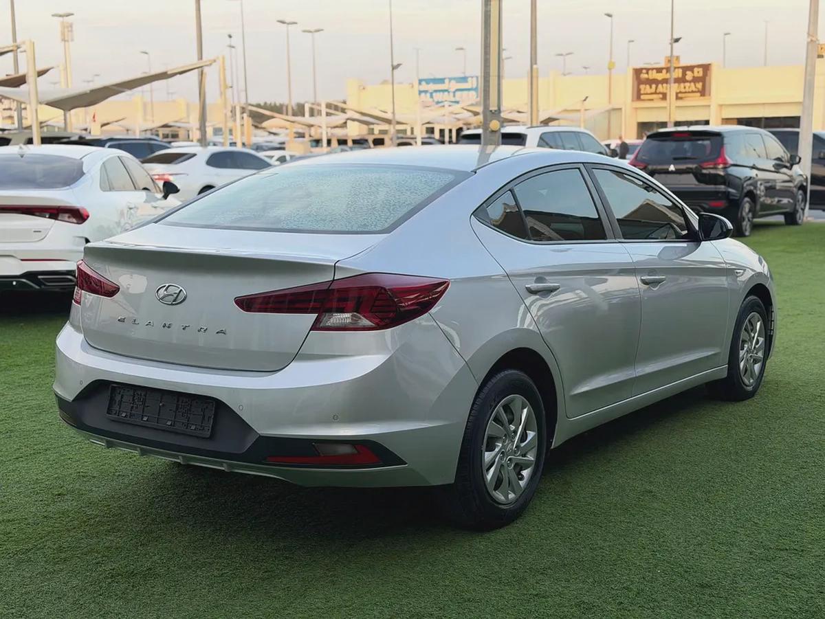 Hyundai Elantra GLS 2019 - GCC Specs - Excellent Condition-4-4