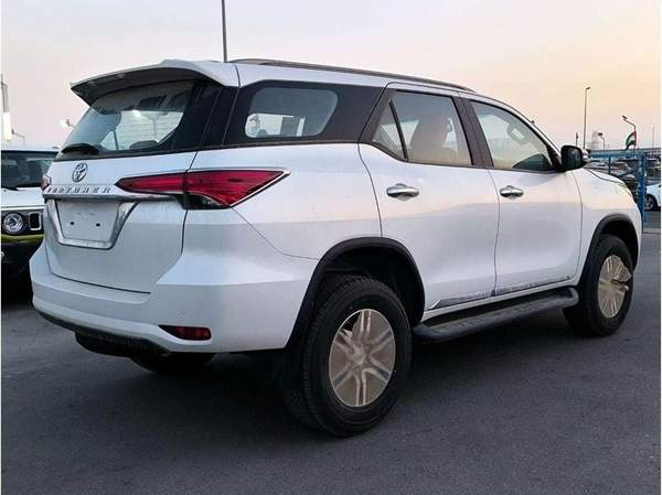 Toyota Fortuner FORTUNER SR5 2.7L AT FULL OPTION PETROL 2024