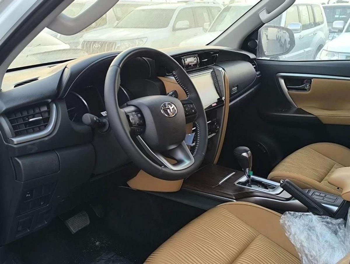 Toyota Fortuner FORTUNER SR5 2.7L AT FULL OPTION PETROL 2024-11-11