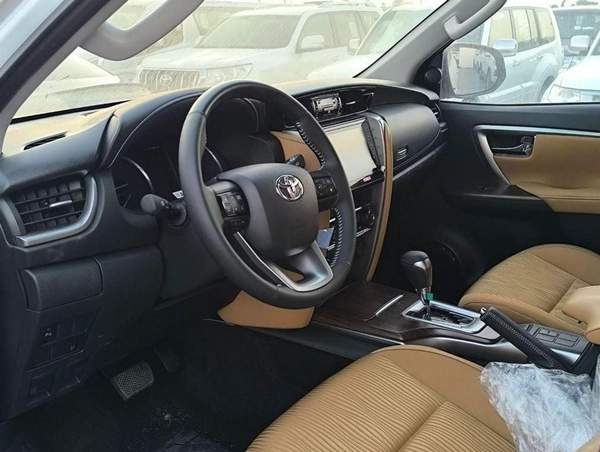 Toyota Fortuner FORTUNER SR5 2.7L AT FULL OPTION PETROL 2024