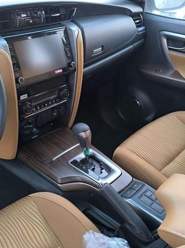 Toyota Fortuner FORTUNER SR5 2.7L AT FULL OPTION PETROL 2024