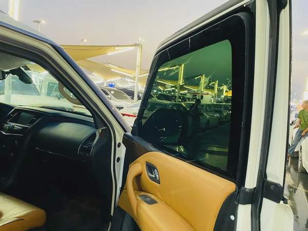 Km only Nissan Patrol LE Platinum City 2016 GCC Specs 3000