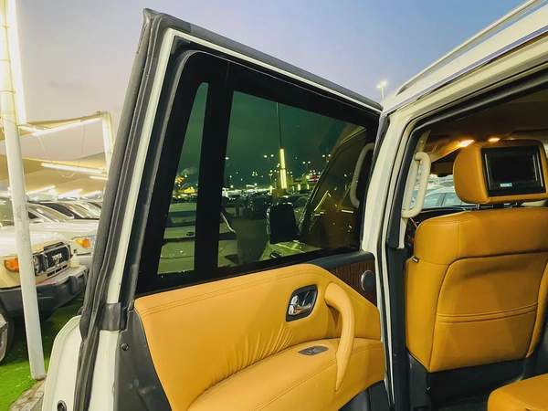Km only Nissan Patrol LE Platinum City 2016 GCC Specs 3000