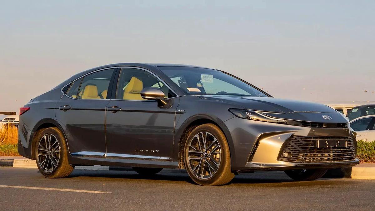 2025 Toyota Camry LE 2.5L Hybrid with Panoramic Sunroof (Grey)-0-0