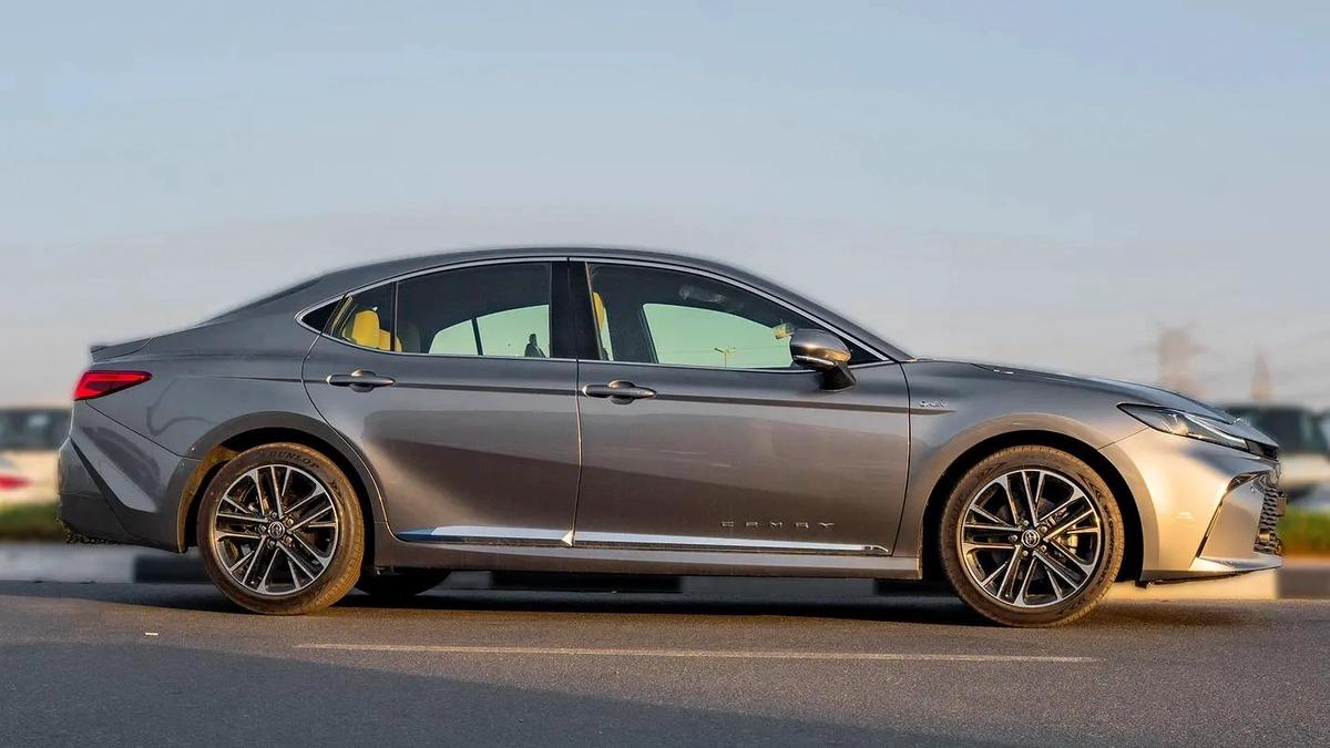 2025 Toyota Camry LE 2.5L Hybrid with Panoramic Sunroof (Grey)-13-13