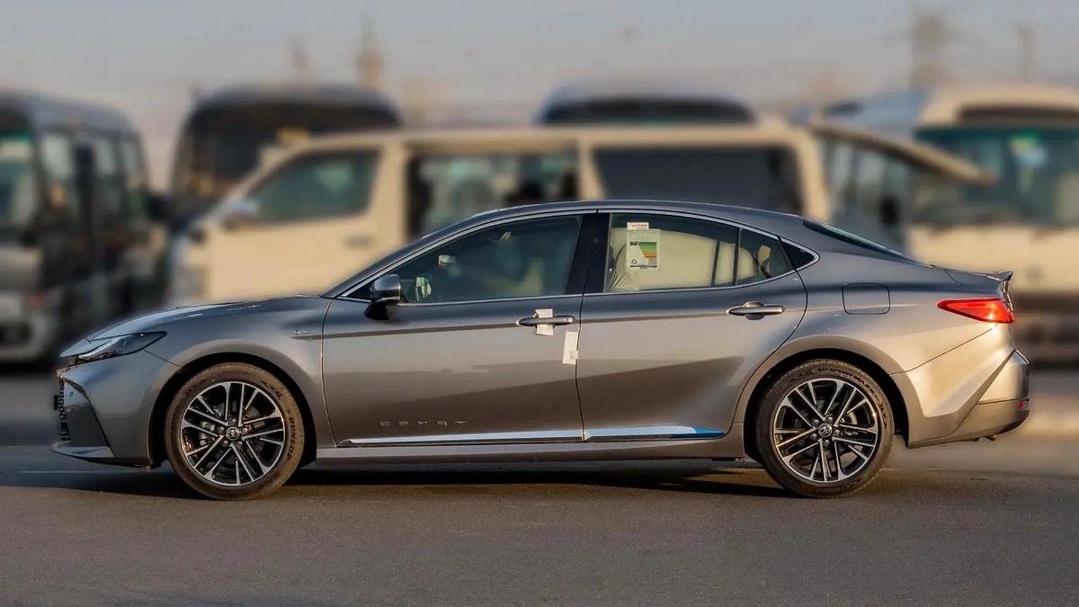 2025 Toyota Camry LE 2.5L Hybrid with Panoramic Sunroof (Grey)-2-2