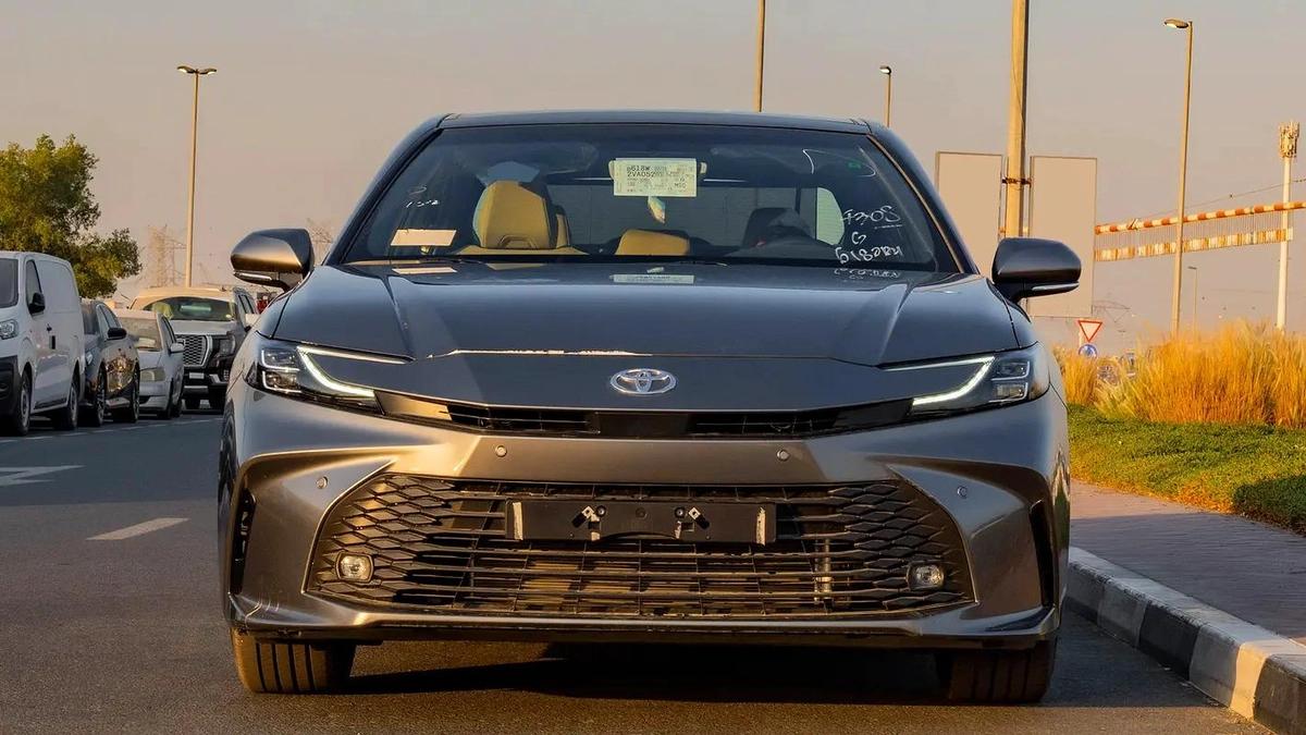 2025 Toyota Camry LE 2.5L Hybrid with Panoramic Sunroof (Grey)-10-10