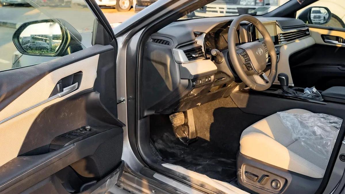 2025 Toyota Camry LE 2.5L Hybrid with Panoramic Sunroof (Grey)-17-17