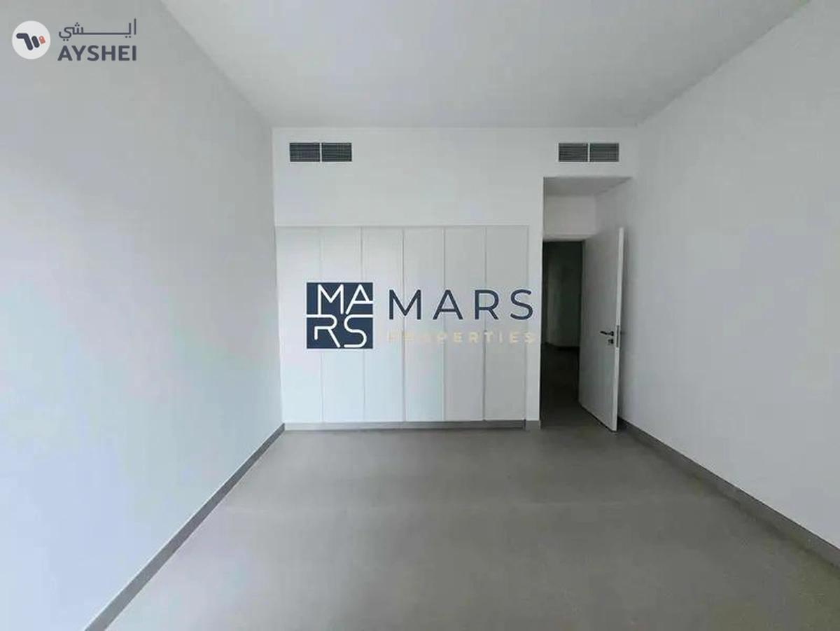 Luxury 4 bedroom corner unit with majlis for rent in Robinia just 190k-9-9