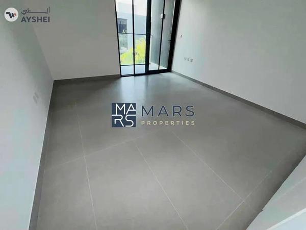 Luxury 4 bedroom corner unit with majlis for rent in Robinia just 190k