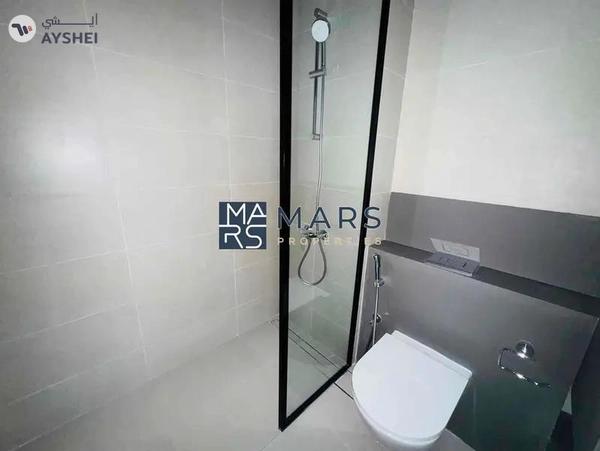 Luxury 4 bedroom corner unit with majlis for rent in Robinia just 190k