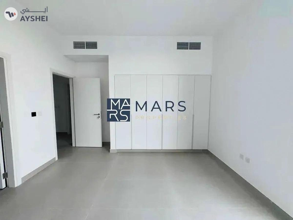 Luxury 4 bedroom corner unit with majlis for rent in Robinia just 190k-12-12