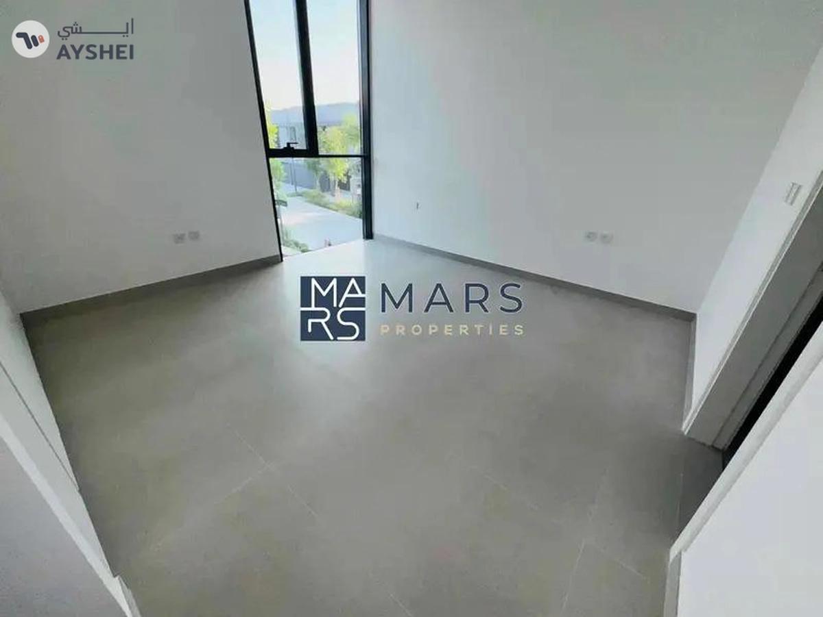 Luxury 4 bedroom corner unit with majlis for rent in Robinia just 190k-13-13